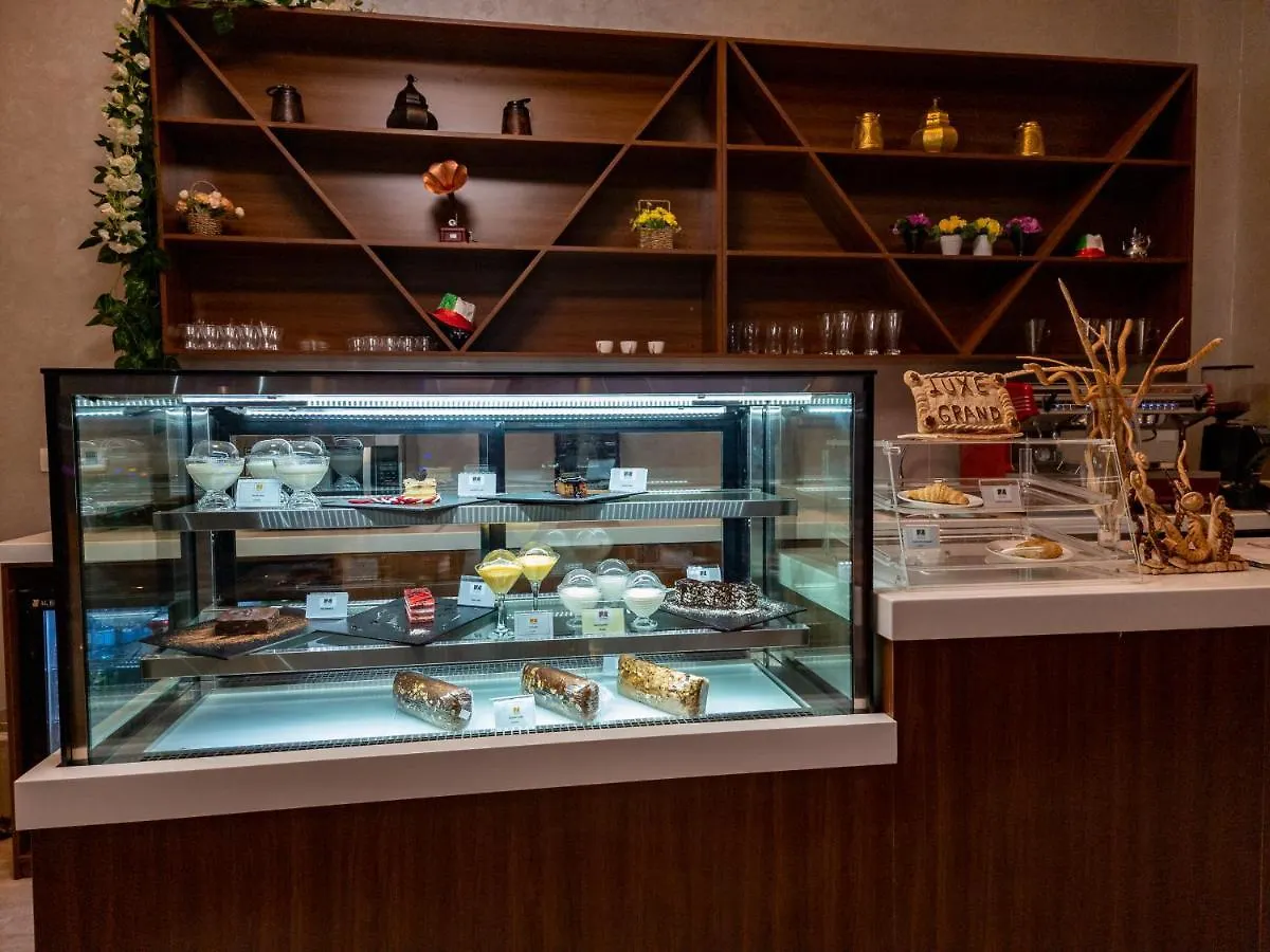 Luxe Grand Hotel Apartments Sharjah Aparthotel