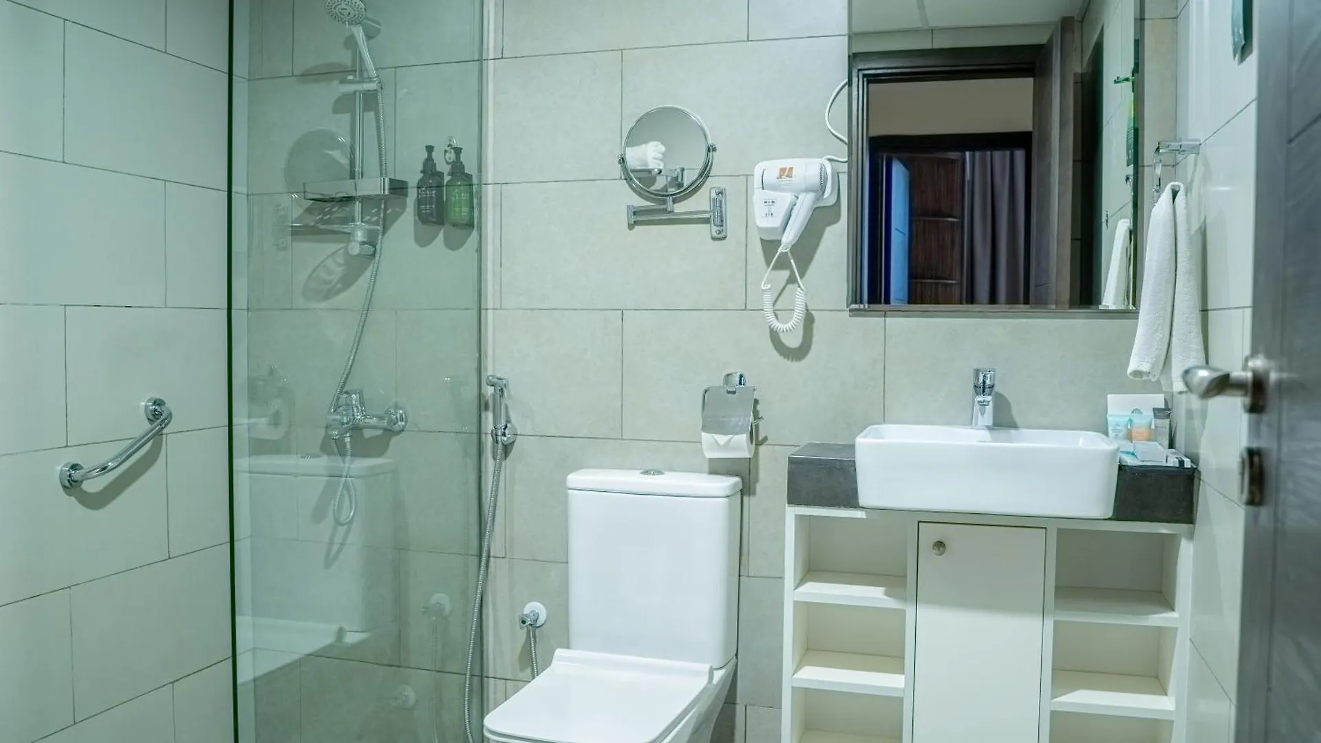 Luxe Grand Hotel Apartments Sharjah